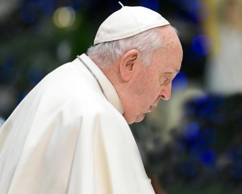 Papa Francisco preside missa do Domingo de Páscoa, após cancelar sua ida a procissão